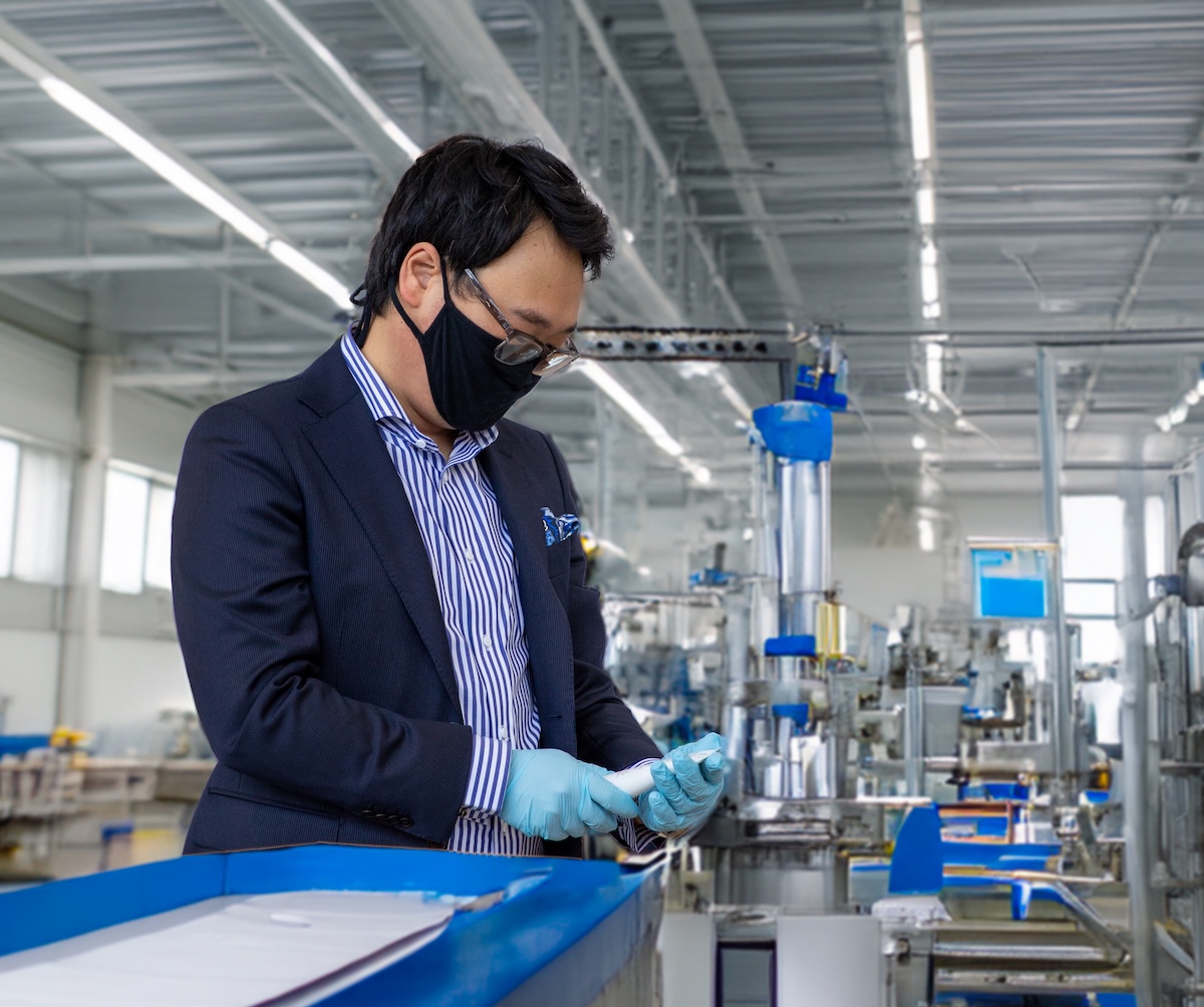 Manufacturing article
